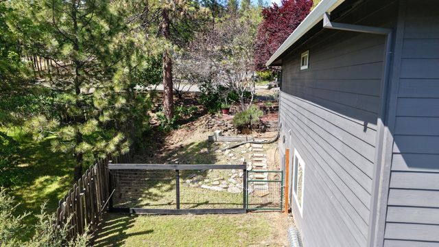 381 Pinetop Terrace, Shady Cove, OR 97539