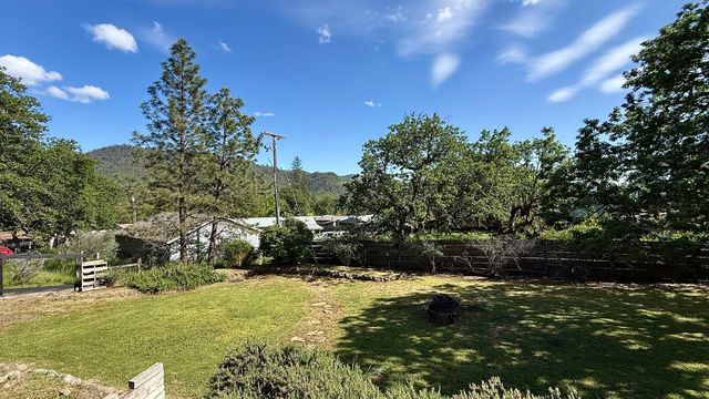381 Pinetop Terrace, Shady Cove, OR 97539