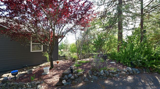 381 Pinetop Terrace, Shady Cove, OR 97539