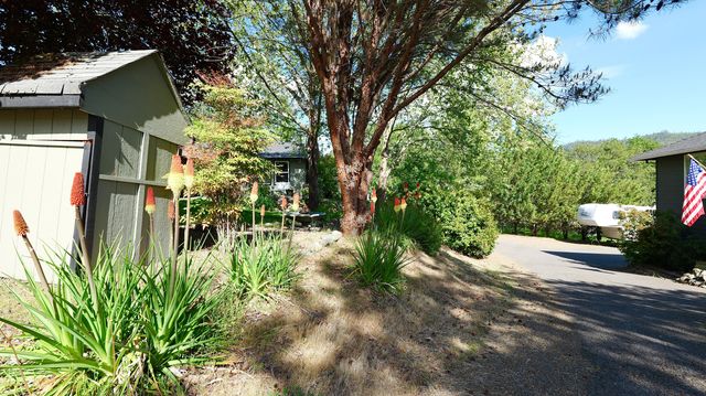 381 Pinetop Terrace, Shady Cove, OR 97539
