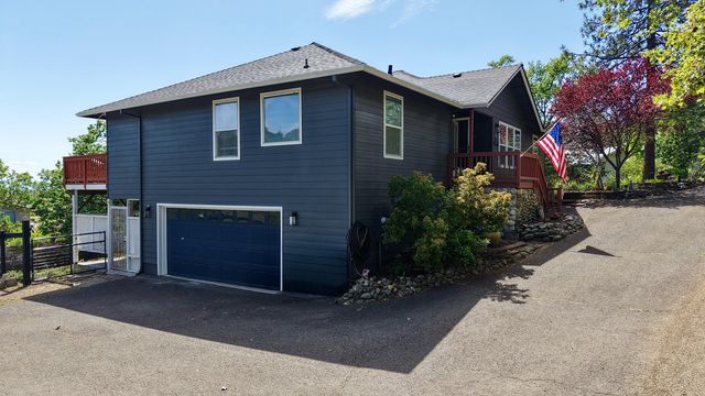 381 Pinetop Terrace, Shady Cove, OR 97539