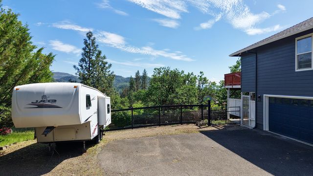 381 Pinetop Terrace, Shady Cove, OR 97539
