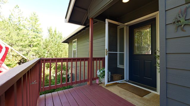 381 Pinetop Terrace, Shady Cove, OR 97539