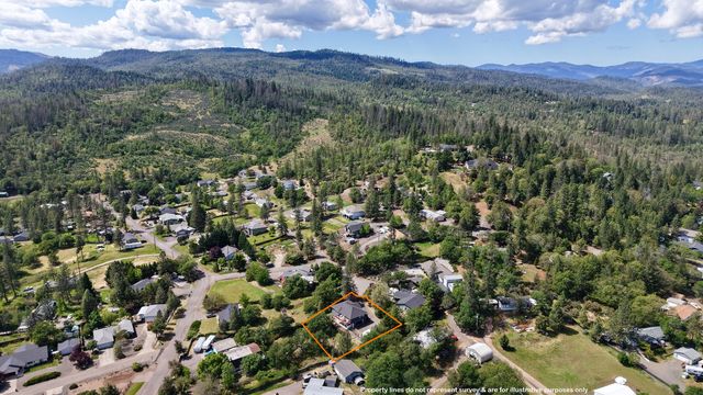 381 Pinetop Terrace, Shady Cove, OR 97539