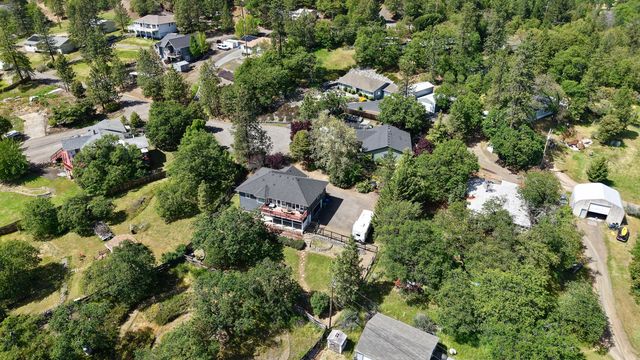 381 Pinetop Terrace, Shady Cove, OR 97539