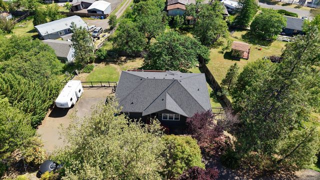 381 Pinetop Terrace, Shady Cove, OR 97539