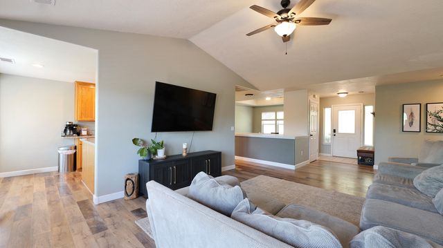 381 Pinetop Terrace, Shady Cove, OR 97539