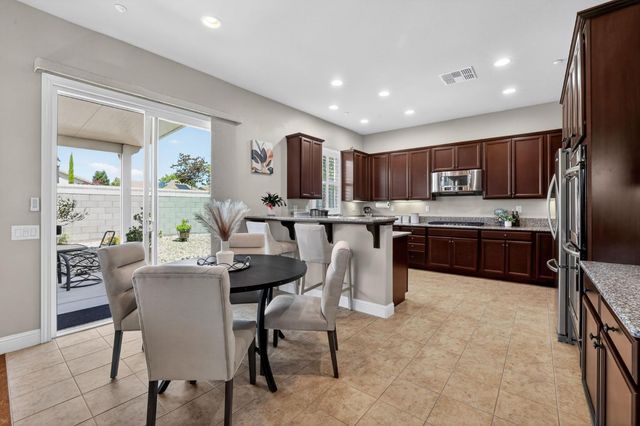 2151 Langtree Dr, Roseville, CA 95747