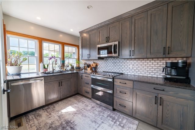 13350 South Avenue, Columbiana, OH 44408