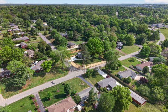 366 Barrywood Dr, Nashville, TN 37211