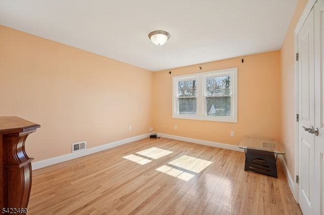 59 Oakwood Dr, Wayne Twp., NJ 07470