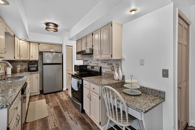 12222 N Timberline Trace, Granger, IN 46530