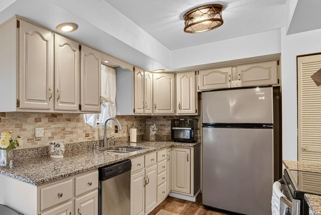 12222 N Timberline Trace, Granger, IN 46530
