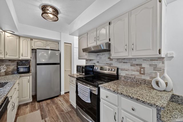 12222 N Timberline Trace, Granger, IN 46530