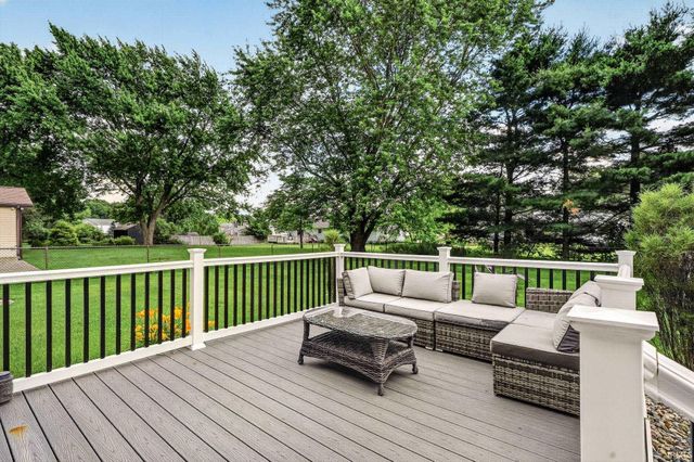 12222 N Timberline Trace, Granger, IN 46530