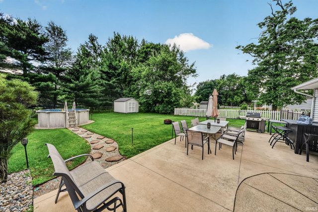 12222 N Timberline Trace, Granger, IN 46530