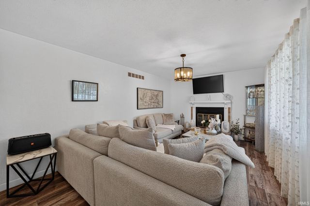 12222 N Timberline Trace, Granger, IN 46530