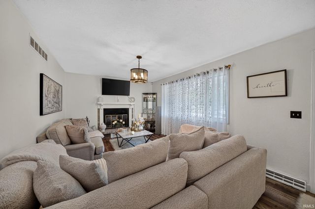 12222 N Timberline Trace, Granger, IN 46530