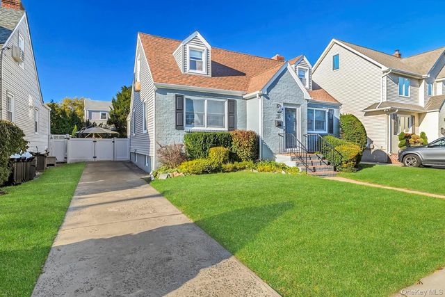 18 Dorothy Place, Lynbrook, NY 11563