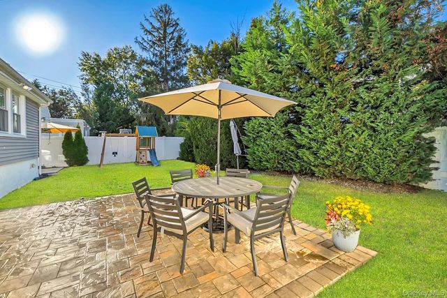 18 Dorothy Place, Lynbrook, NY 11563