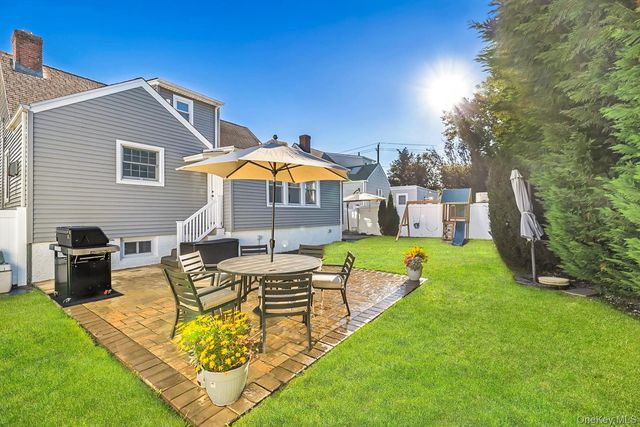 18 Dorothy Place, Lynbrook, NY 11563