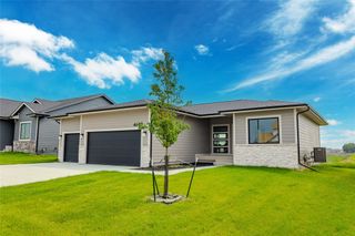 4649 177th Street, Urbandale, IA 50323