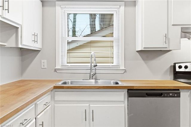 1456 LONDON Drive, High Point, NC 27260