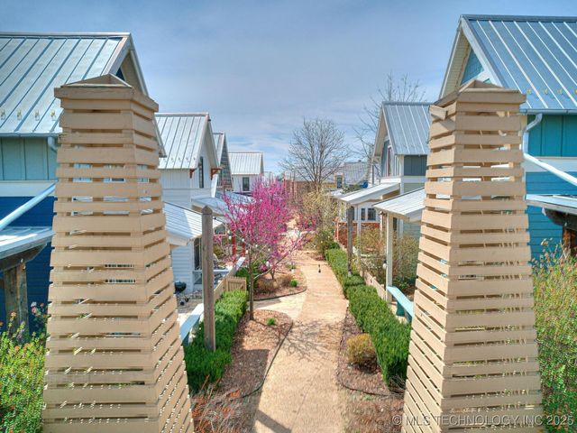 35 Boardwalk Street A, Carlton Landing, OK 74432