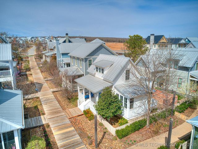 35 Boardwalk Street A, Carlton Landing, OK 74432