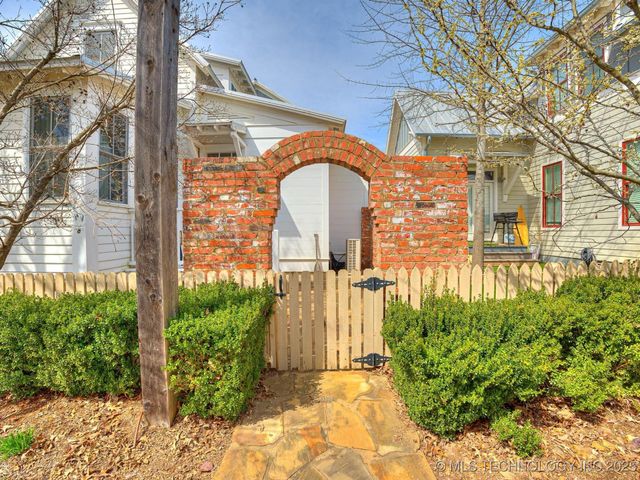 35 Boardwalk Street A, Carlton Landing, OK 74432