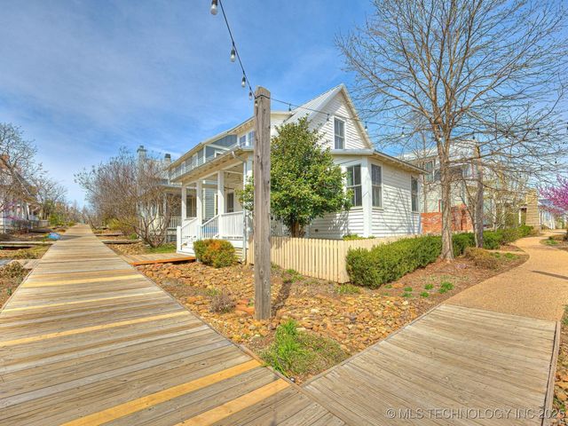 35 Boardwalk Street A, Carlton Landing, OK 74432