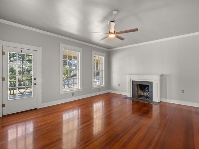 300 S 8th St, Leesville, LA 71446