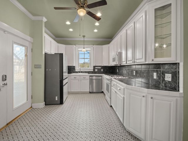 300 S 8th St, Leesville, LA 71446