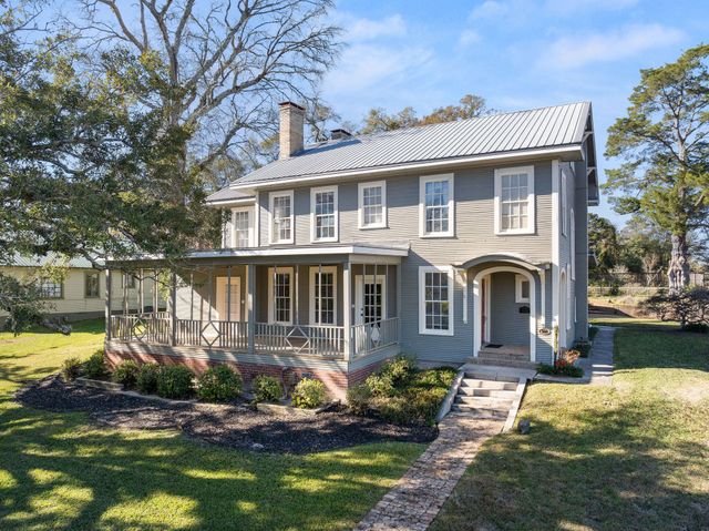 300 S 8th St, Leesville, LA 71446