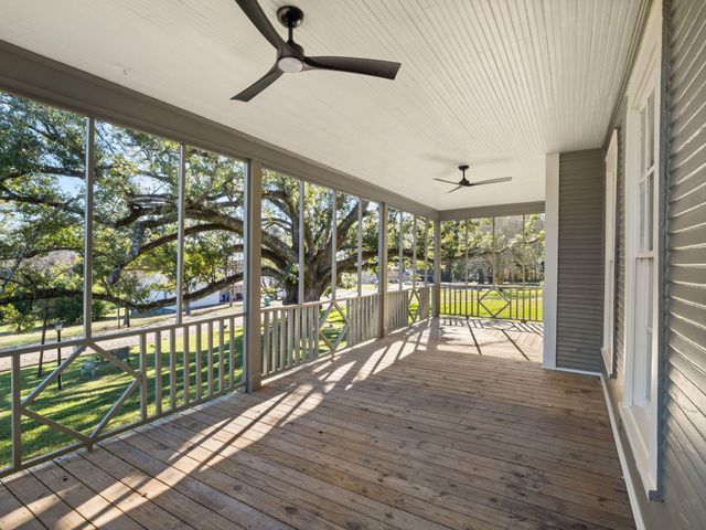 300 S 8th St, Leesville, LA 71446