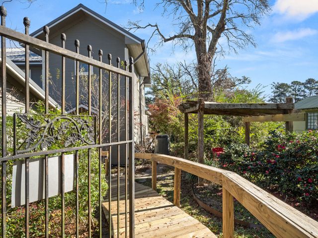300 S 8th St, Leesville, LA 71446