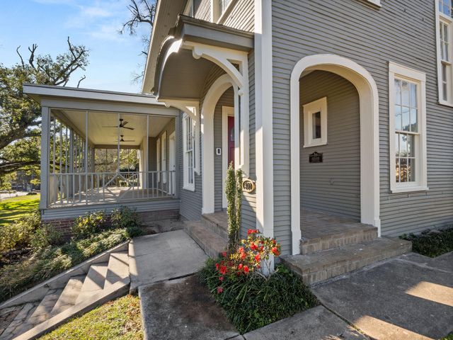 300 S 8th St, Leesville, LA 71446
