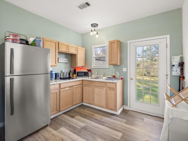 300 S 8th St, Leesville, LA 71446