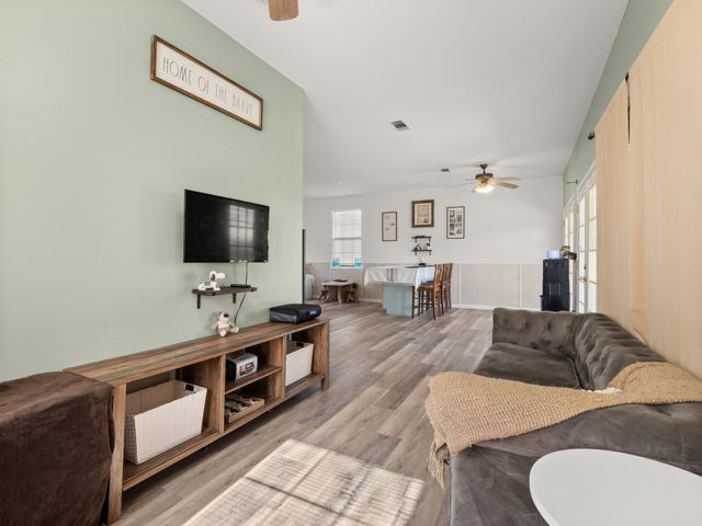 300 S 8th St, Leesville, LA 71446