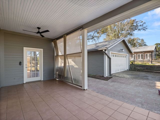 300 S 8th St, Leesville, LA 71446