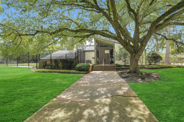 12003 Greenwood Forest Drive B, Houston, TX 77066