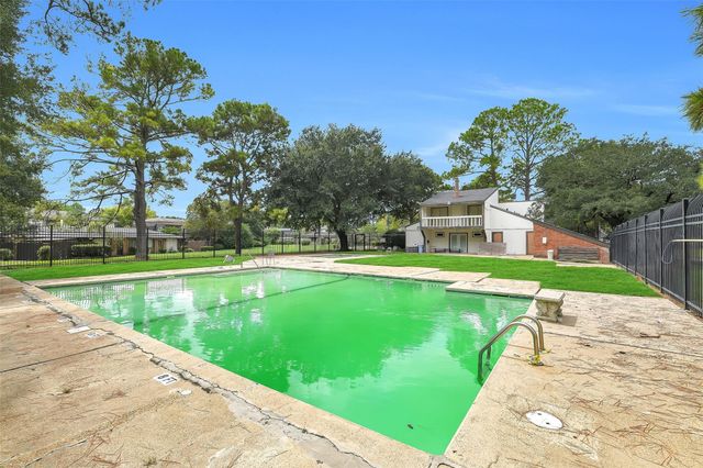 12003 Greenwood Forest Drive B, Houston, TX 77066