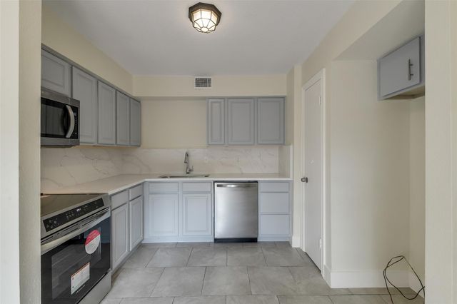 12003 Greenwood Forest Drive B, Houston, TX 77066