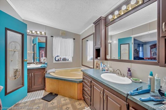 339 Decoy Lane, Lapeer, MI 48446