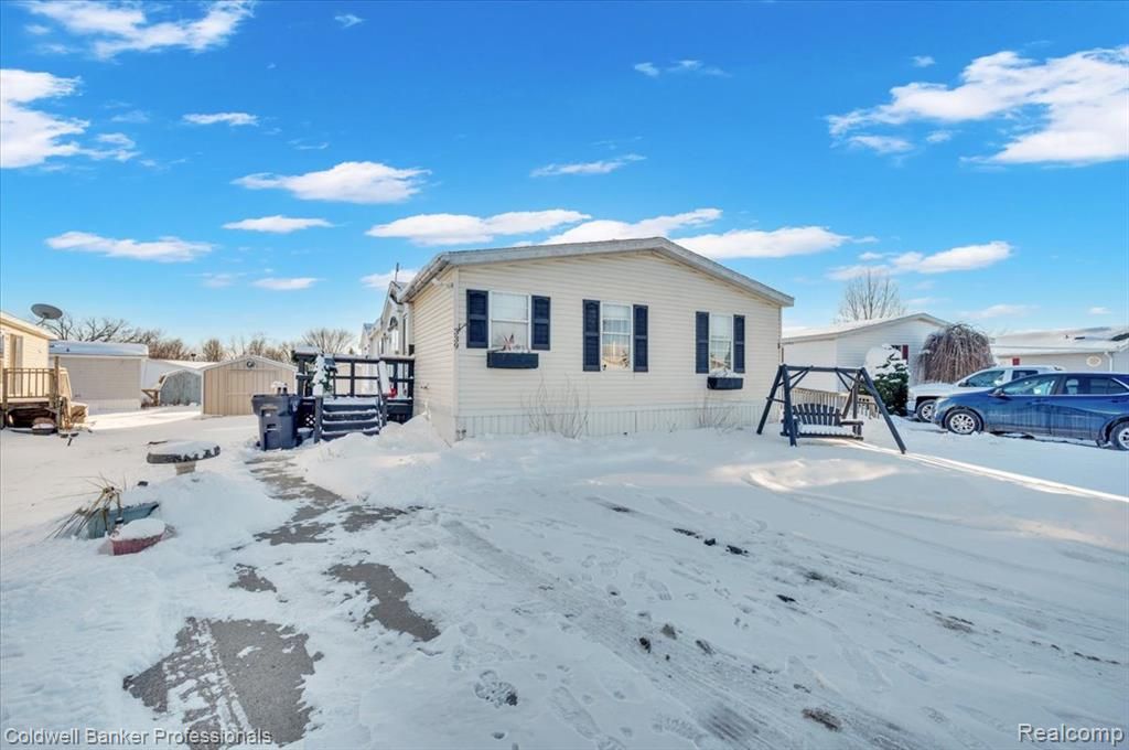 339 Decoy Lane, Lapeer, MI 48446