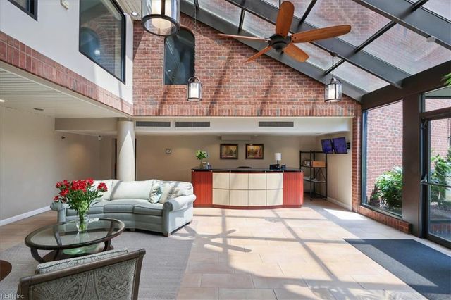 255 College Cross Apt 86, Norfolk, VA 23510