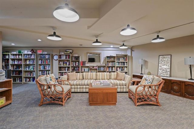 255 College Cross Apt 86, Norfolk, VA 23510