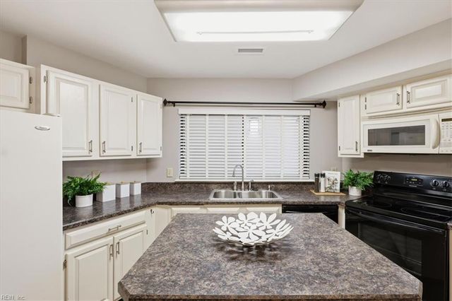 255 College Cross Apt 86, Norfolk, VA 23510