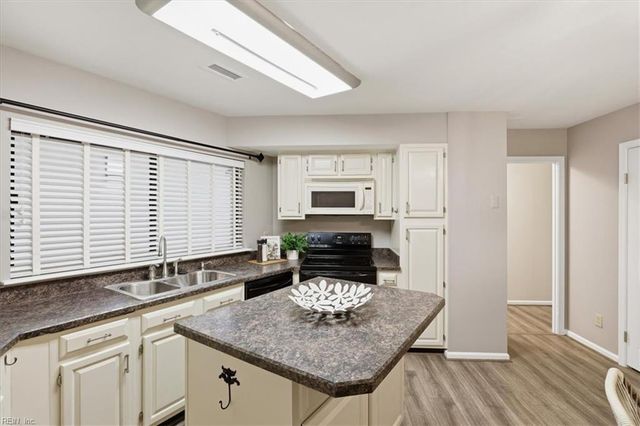 255 College Cross Apt 86, Norfolk, VA 23510