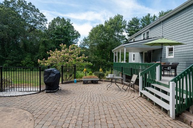 6 Marlboro Dr, Leicester, MA 01524
